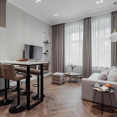New! Luxury Apartment In The Center Of Odessa Overlooking Deribasovskaya Str. Low Price! Exterior foto
