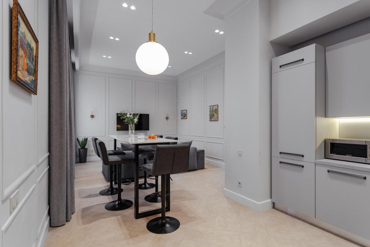 New! Luxury Apartment In The Center Of Odessa Overlooking Deribasovskaya Str. Low Price! Exterior foto