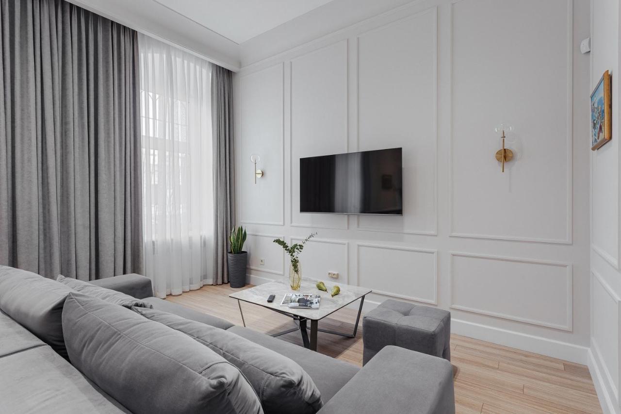 New! Luxury Apartment In The Center Of Odessa Overlooking Deribasovskaya Str. Low Price! Exterior foto