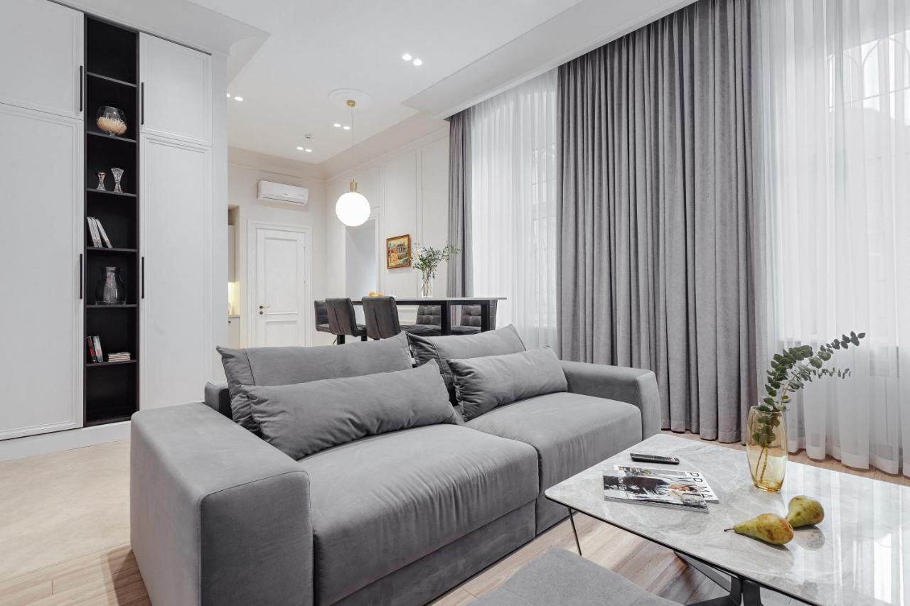 New! Luxury Apartment In The Center Of Odessa Overlooking Deribasovskaya Str. Low Price! Exterior foto