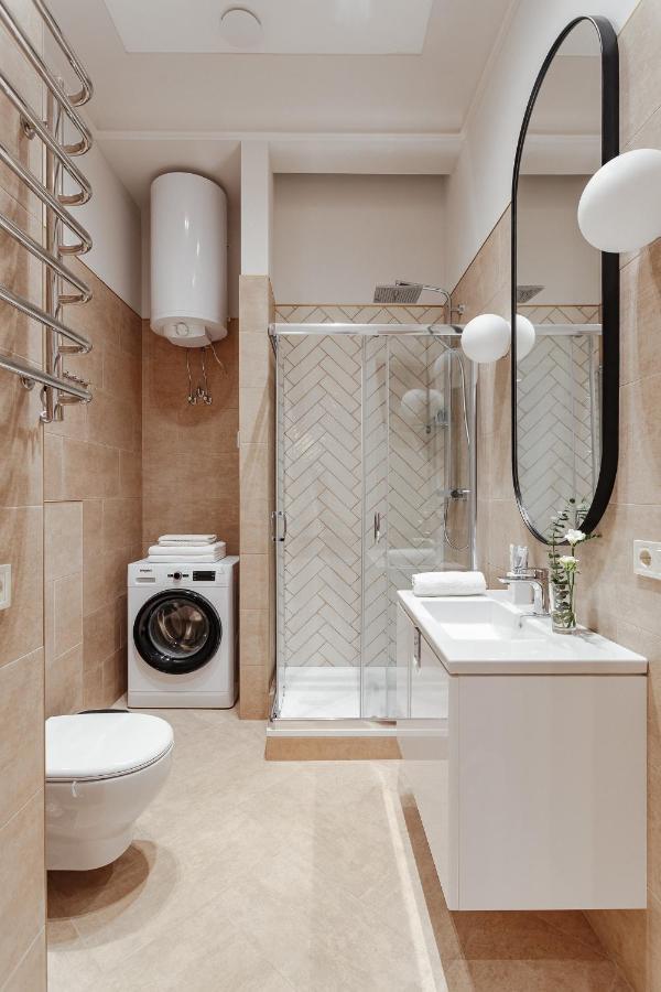 New! Luxury Apartment In The Center Of Odessa Overlooking Deribasovskaya Str. Low Price! Exterior foto