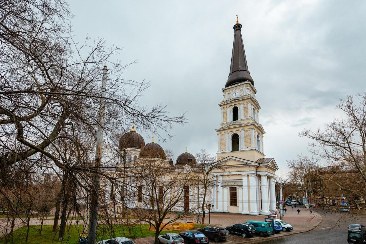 New! Luxury Apartment In The Center Of Odessa Overlooking Deribasovskaya Str. Low Price! Exterior foto
