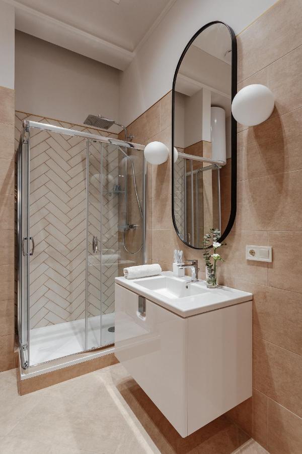 New! Luxury Apartment In The Center Of Odessa Overlooking Deribasovskaya Str. Low Price! Exterior foto