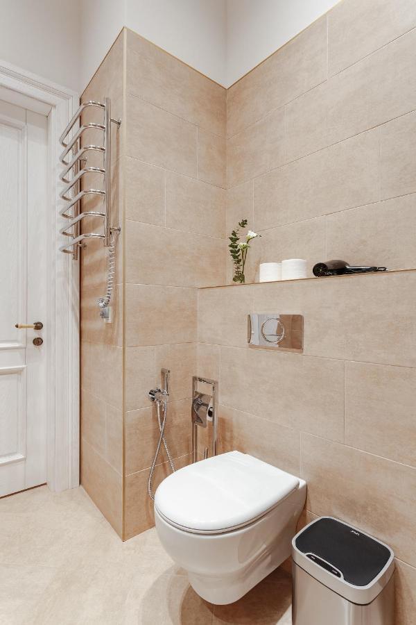 New! Luxury Apartment In The Center Of Odessa Overlooking Deribasovskaya Str. Low Price! Exterior foto
