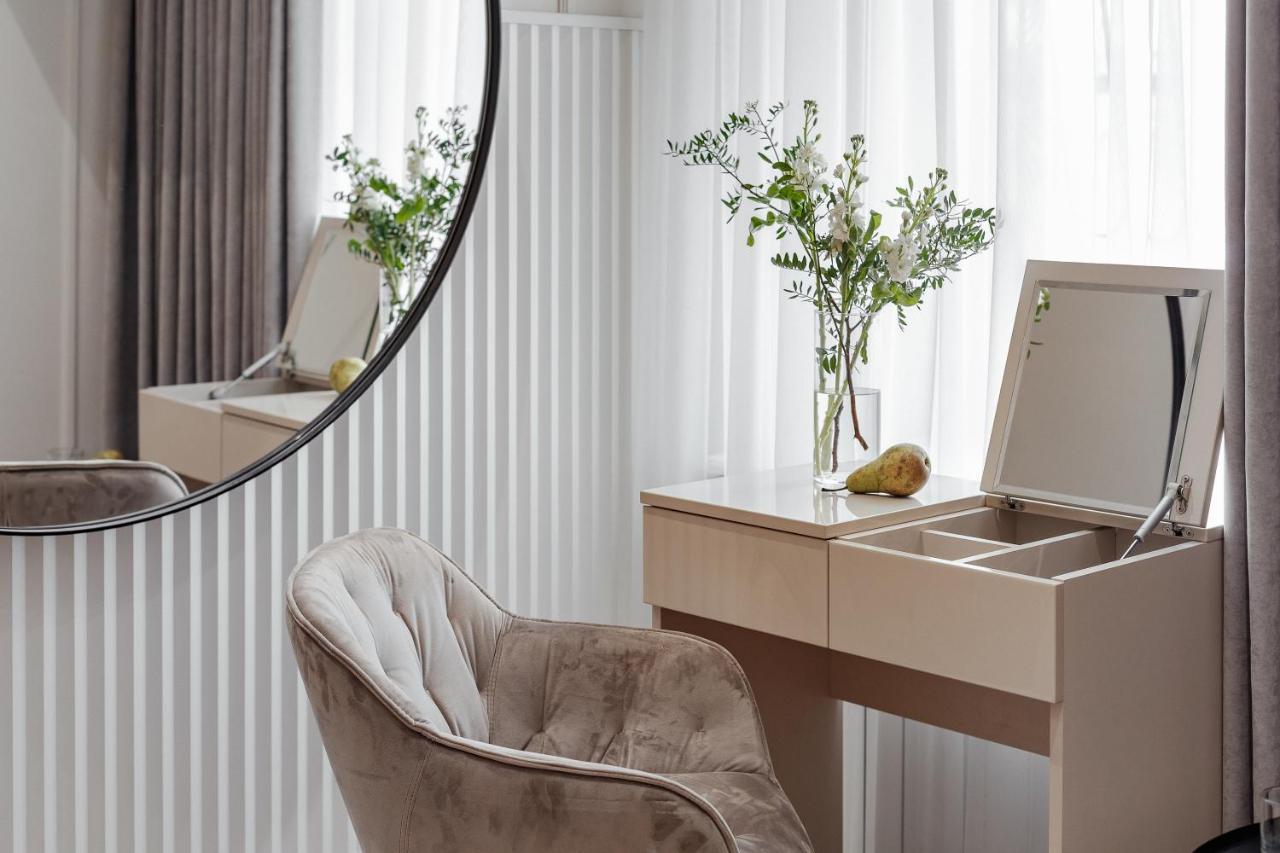 New! Luxury Apartment In The Center Of Odessa Overlooking Deribasovskaya Str. Low Price! Exterior foto
