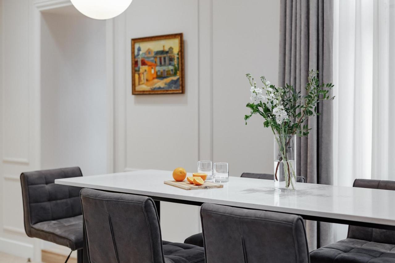 New! Luxury Apartment In The Center Of Odessa Overlooking Deribasovskaya Str. Low Price! Exterior foto